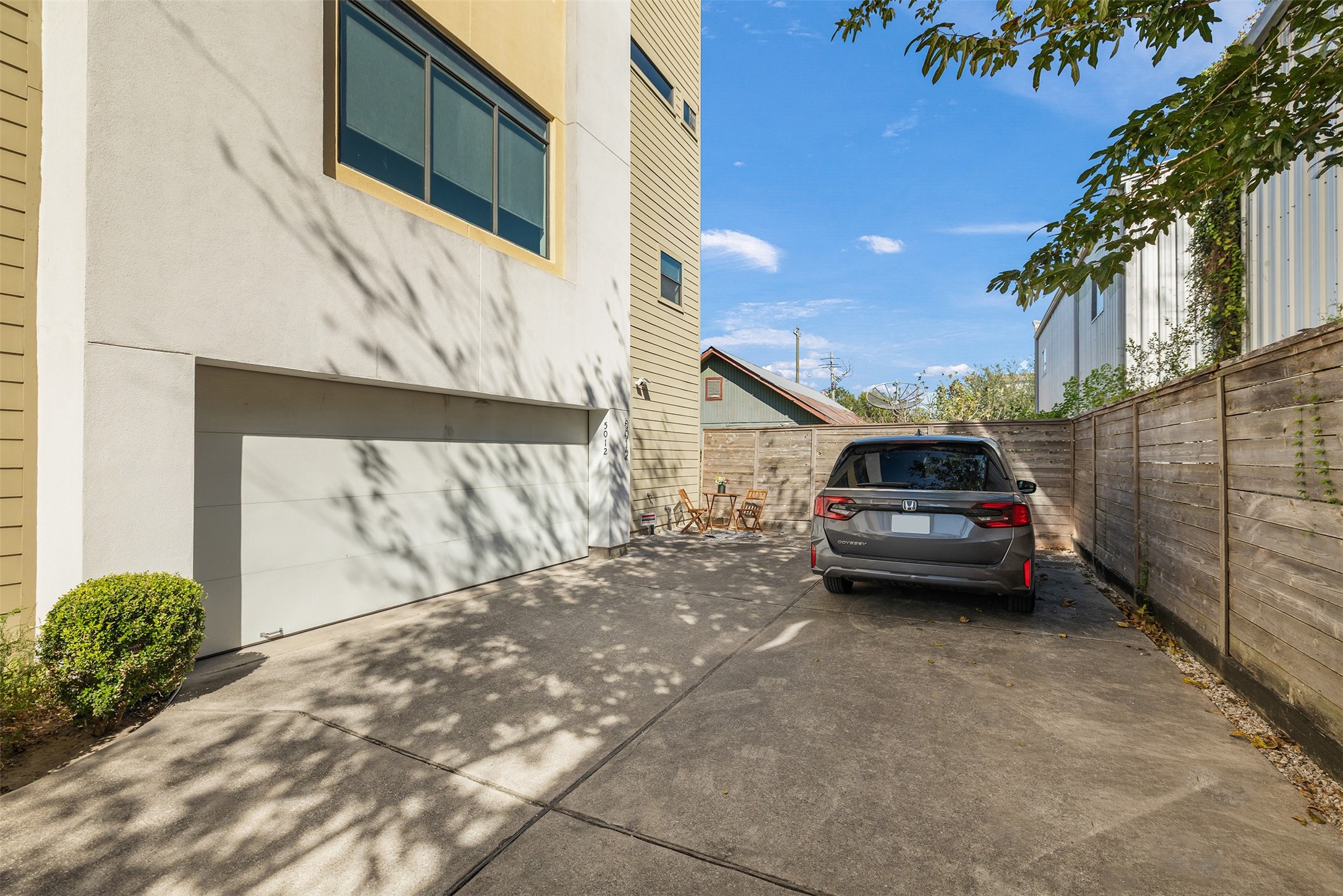 5012 Cornish Street Houston, TX 77007 - Photo 7 of 38 a view of a house with a back yard