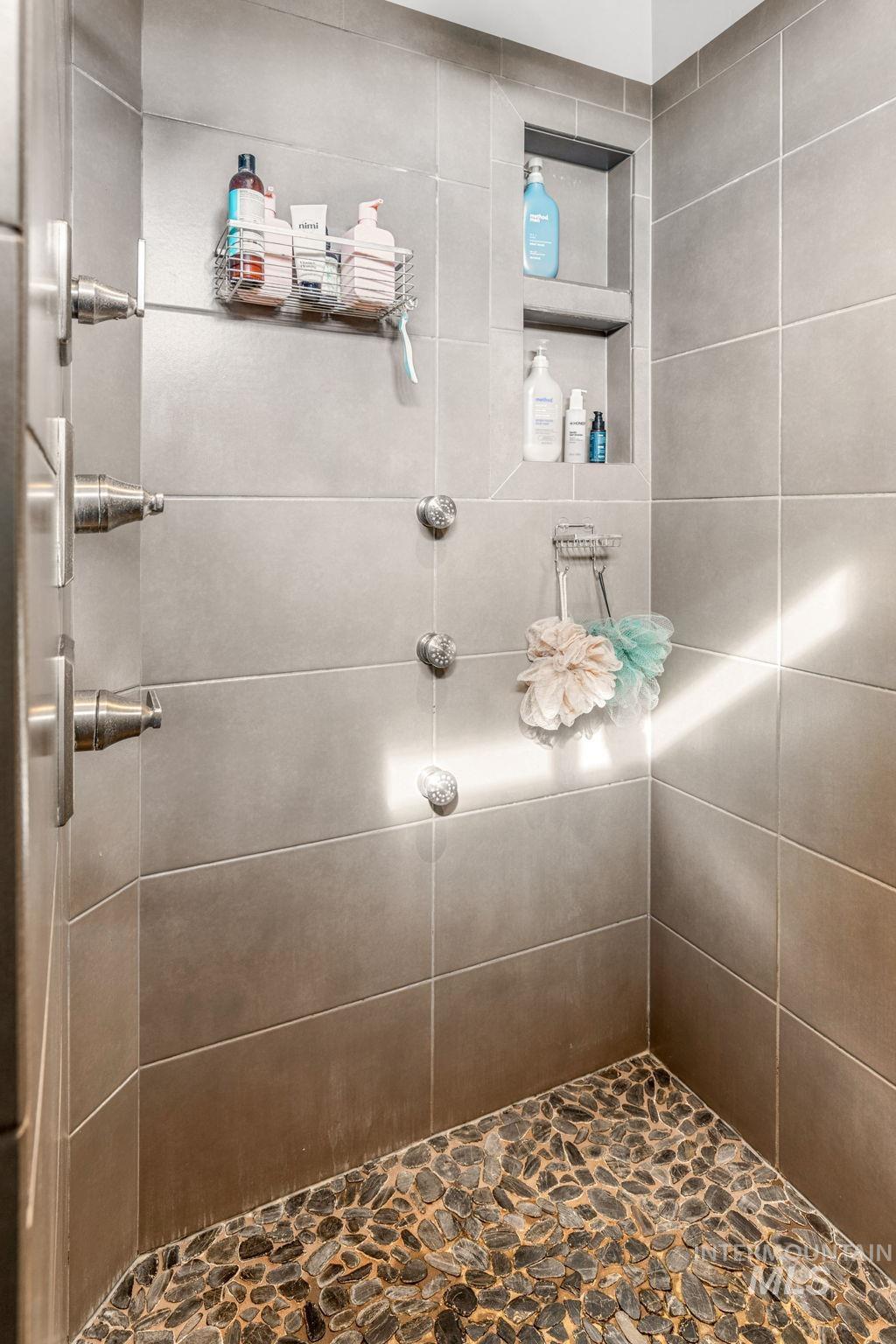 1127 Overland Trail Street Middleton, ID 83644 - Photo 17 of 24 Huge walk-in shower with tile and river rock