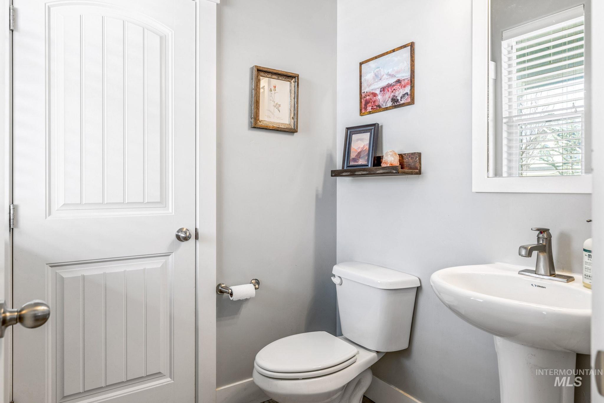 1127 Overland Trail Street Middleton, ID 83644 - Photo 9 of 24 Large half bath with large linen closet.