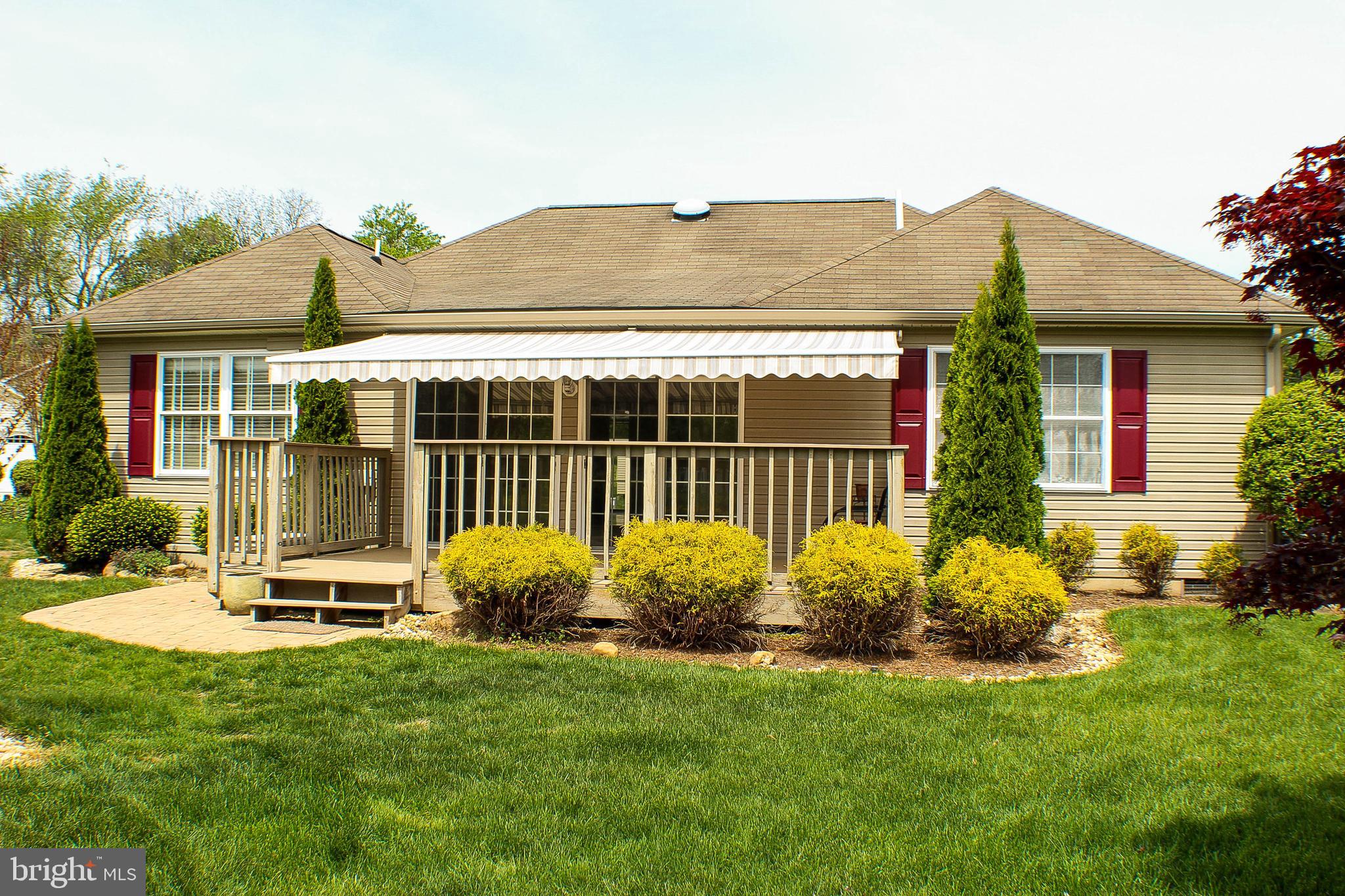 187 North Planters Lane Dover, DE 19901 - Photo 4 of 28 a backyard of a house with table and chairs potted plants and large tree