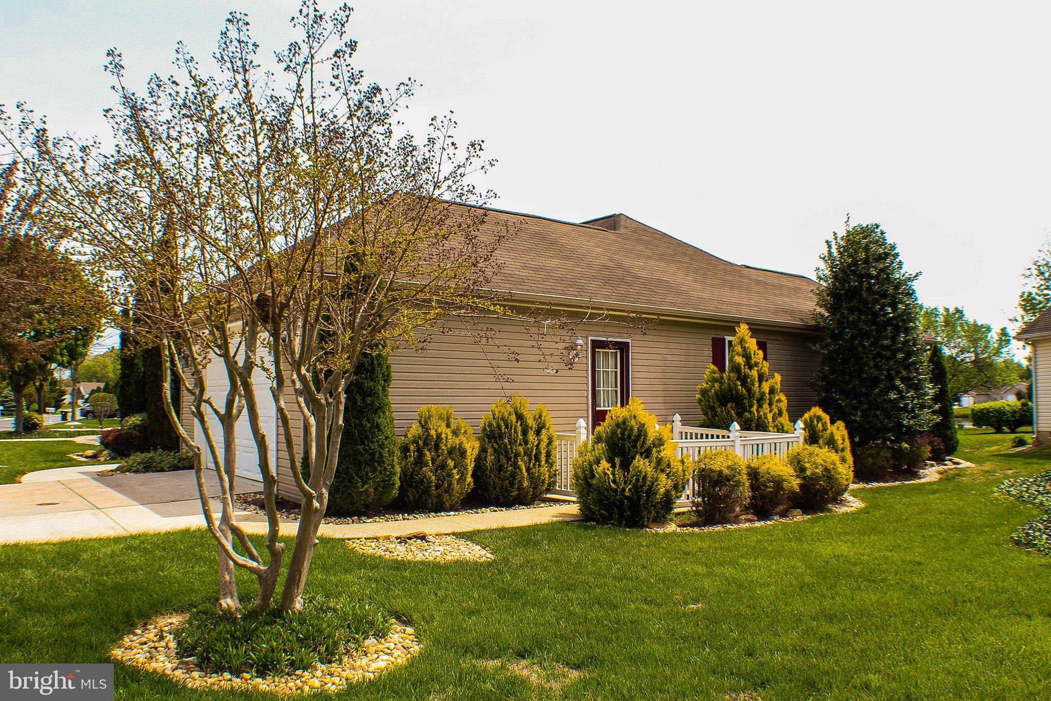 187 North Planters Lane Dover, DE 19901 - Photo 5 of 28 a front view of house with yard