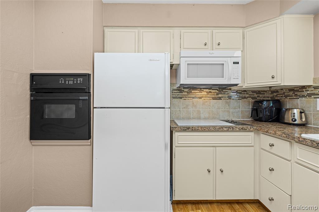 14743 Newburgh Road Livonia, MI 48154 - Photo 16 of 48