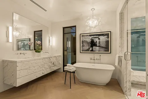 $4,650,000 | 8708 Dorrington Avenue, West Hollywood, CA 90048