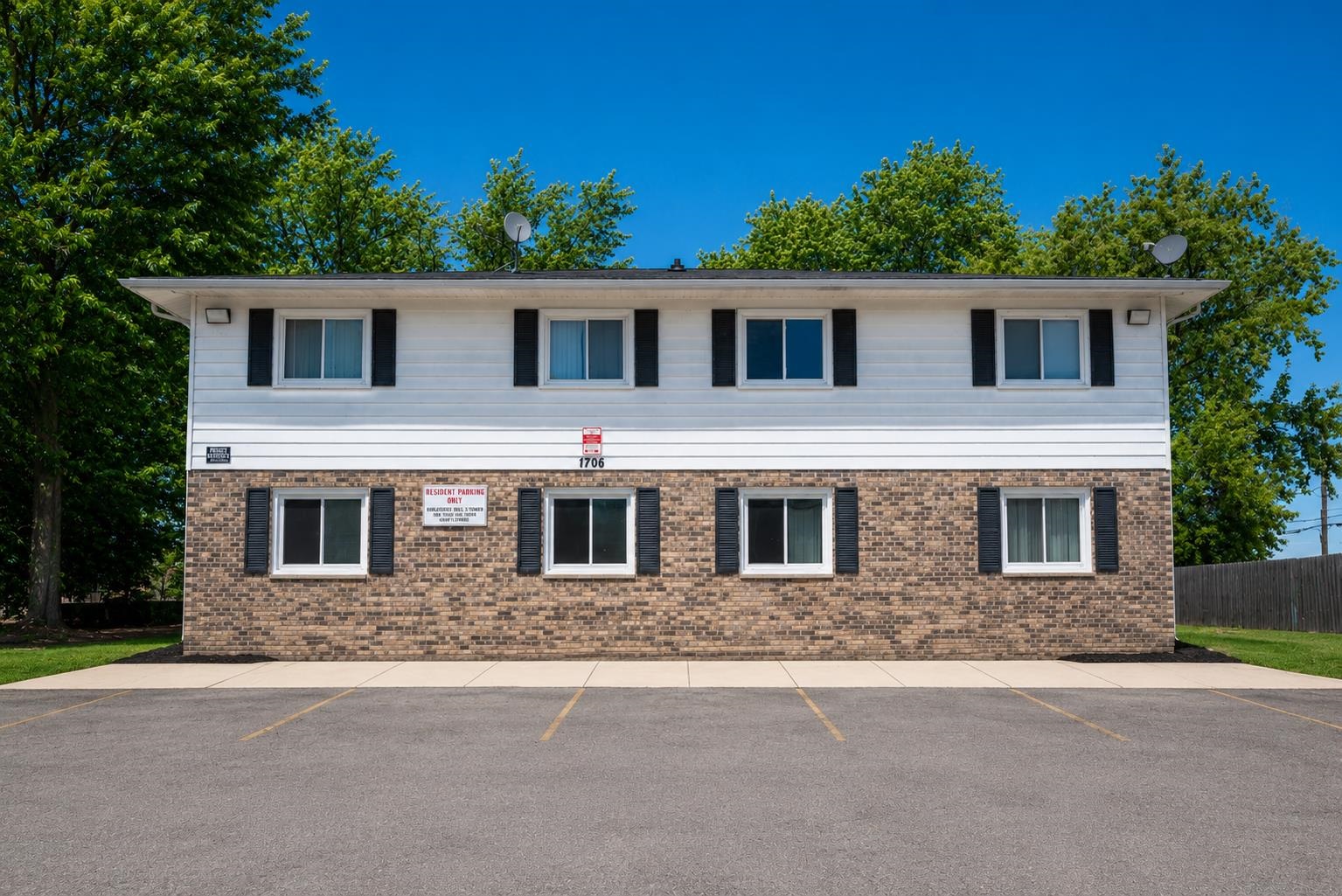 1706 Onsgard Road Madison, WI 53704 - Photo 2 of 11