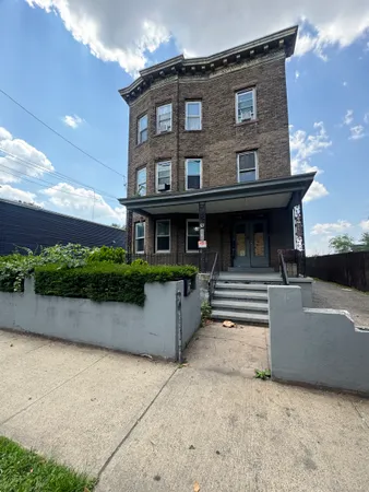 $2,400 | 648 Ferry Street, Unit 3, New Haven, CT 06513