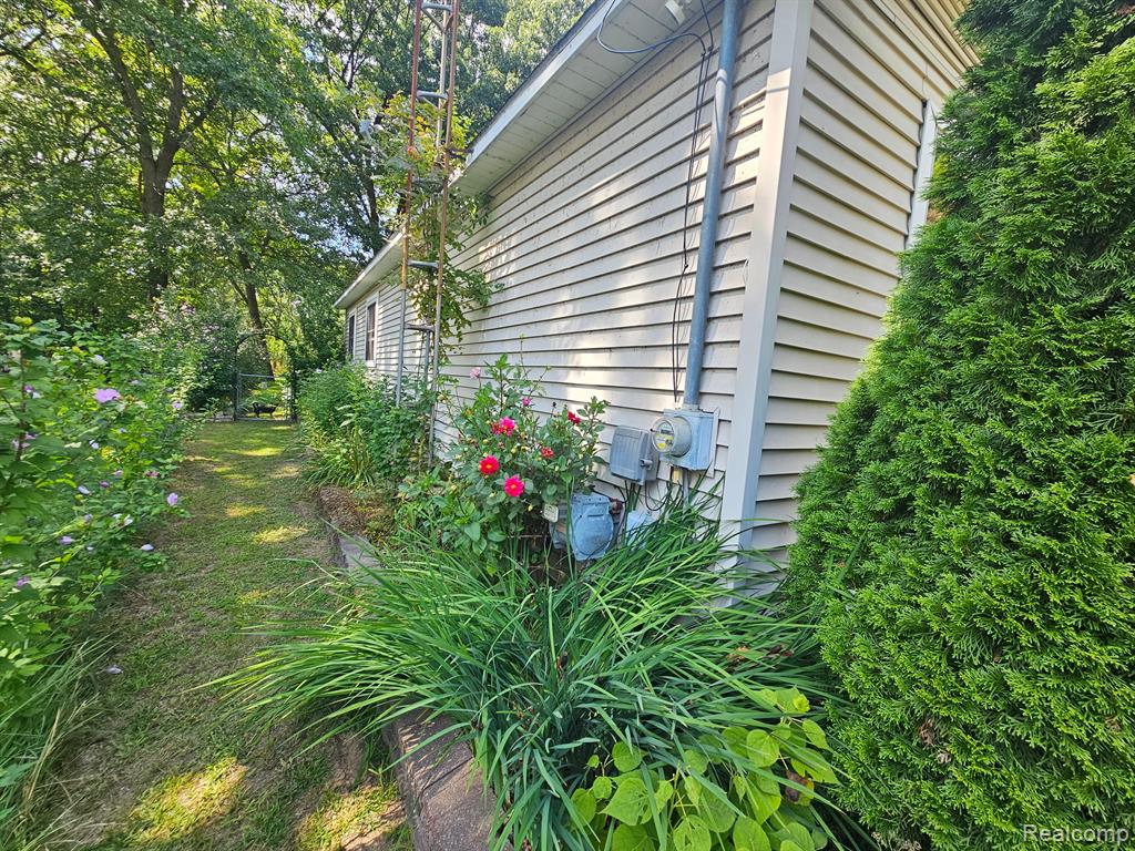 15246 Ripple Drive Linden, MI 48451 - Photo 37 of 44 Gallery Image 37