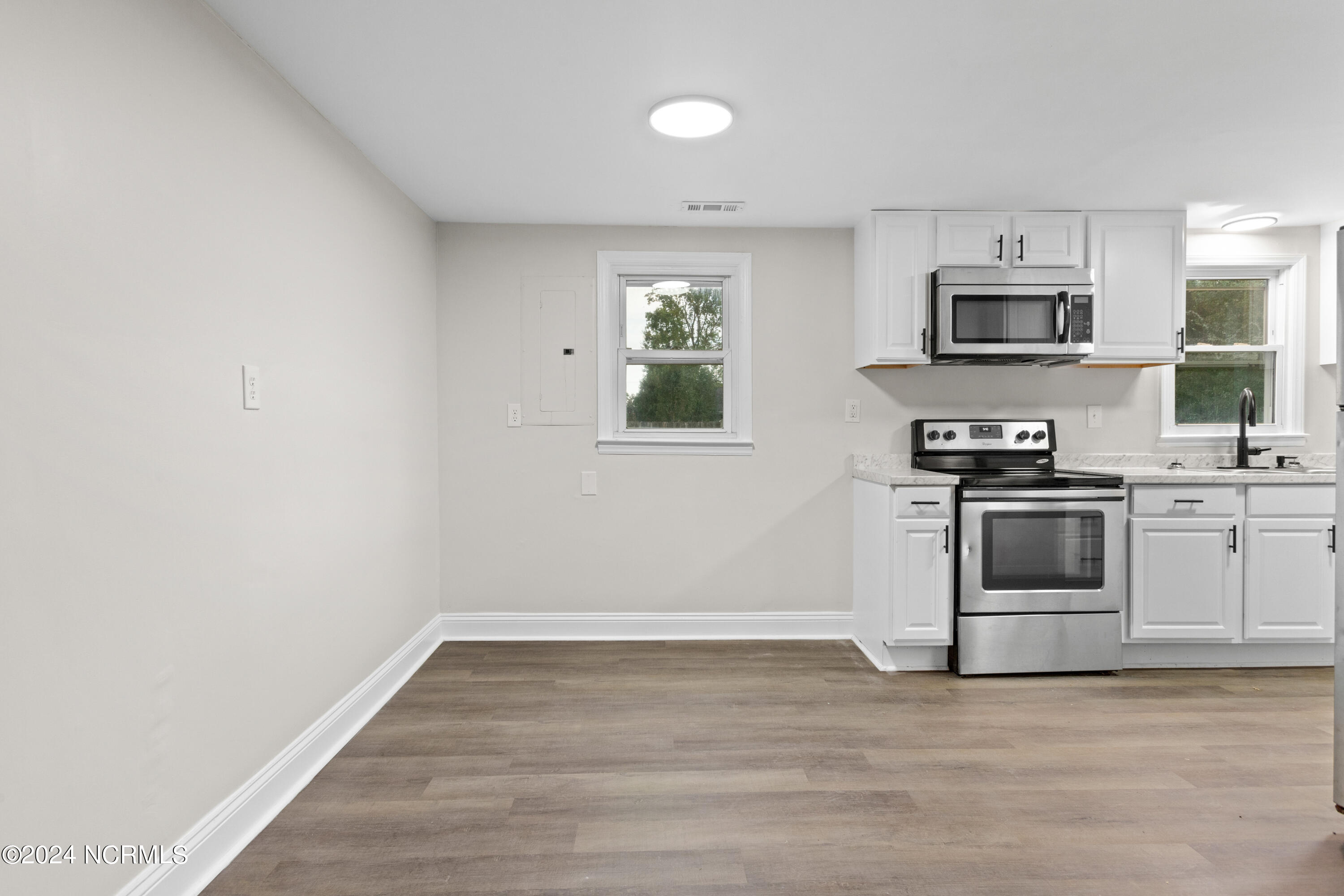 633 Haws Run Road Jacksonville, NC 28540 - Photo 5 of 27 05