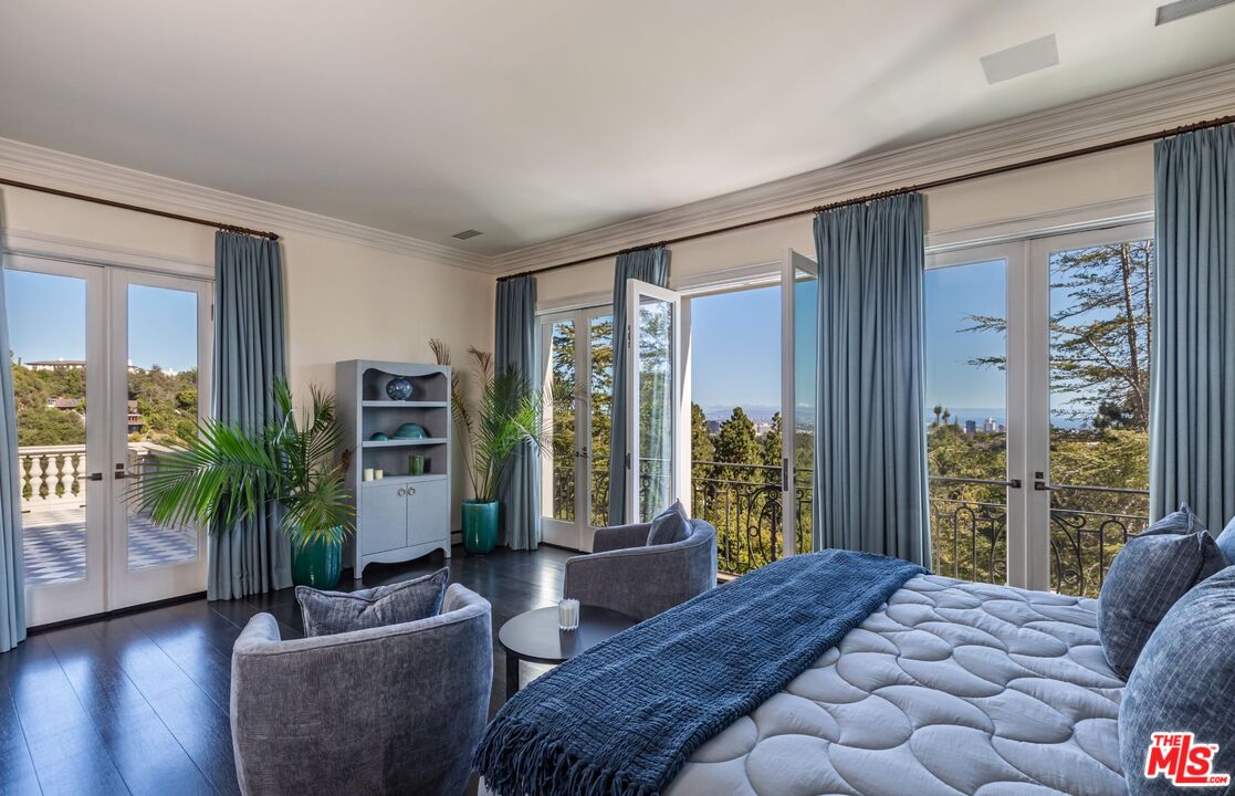 10911 Chalon Road Los Angeles, CA 90077 - Photo 26 of 43