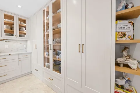 walk in closet with window