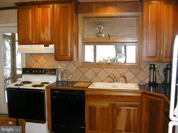2002 Indian Head Road Towson, MD 21204 - Photo 10 of 21 Kitchen