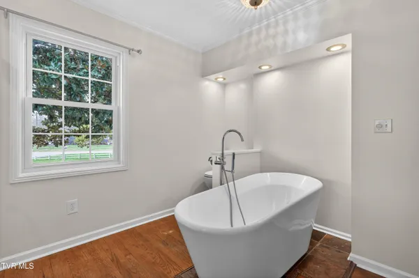 $439,900 | 2111 Lee Highway, Bristol, VA 24201