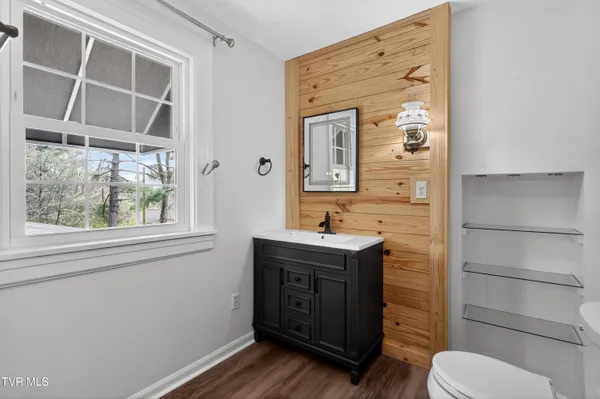 $439,900 | 2111 Lee Highway, Bristol, VA 24201