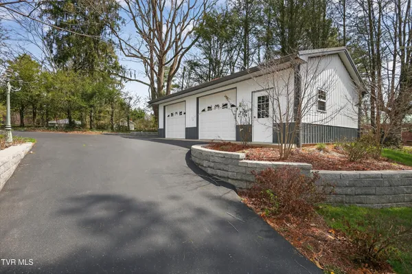 $439,900 | 2111 Lee Highway, Bristol, VA 24201