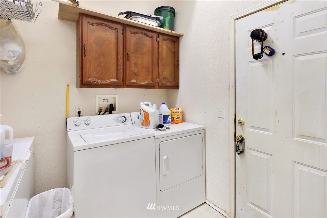 4355 Bridger Road Blaine, WA 98230 - Photo 10 of 12 a utility room with dryer and washer