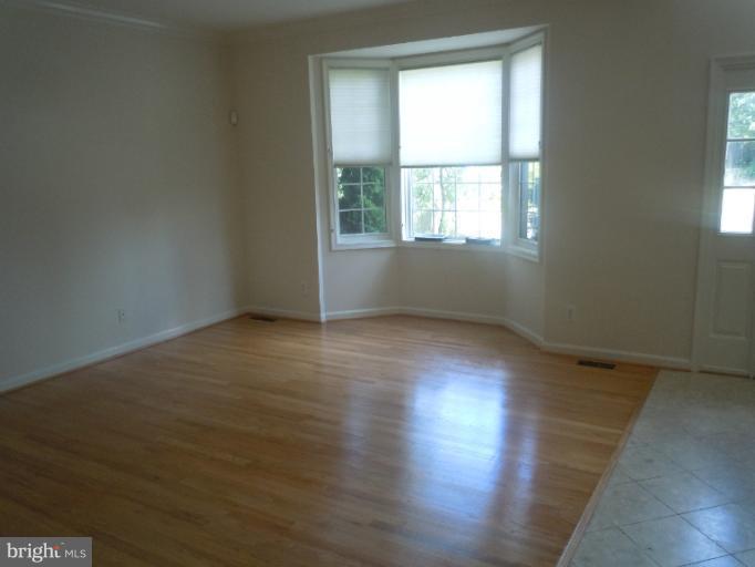 1950 Seminary Place Silver Spring, MD 20910 - Photo 3 of 28 Living Room