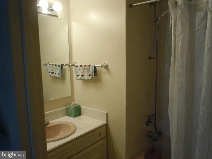 1950 Seminary Place Silver Spring, MD 20910 - Photo 5 of 28 Bath