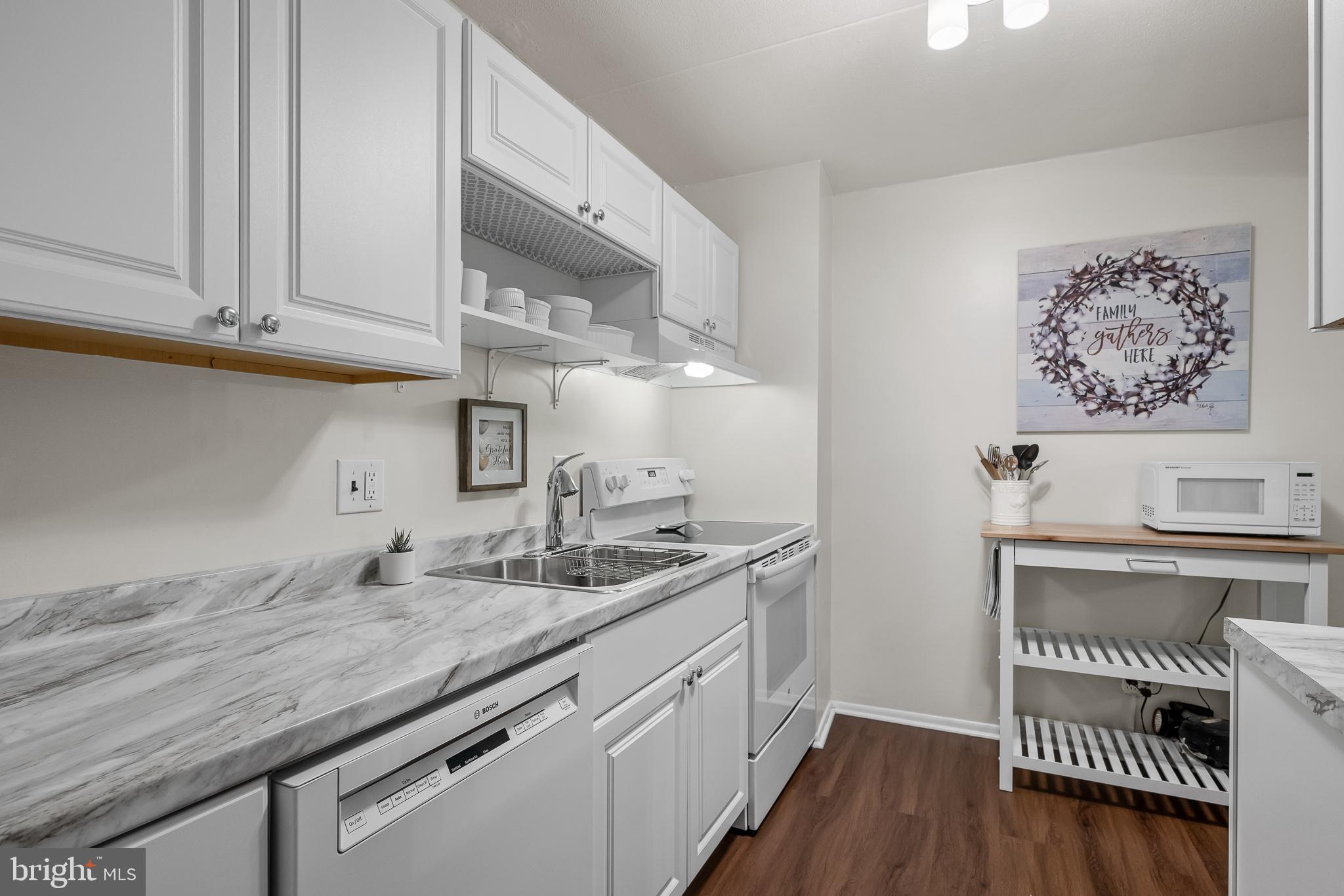 80 Welsh Tract Road, Unit 205 Newark, DE 19713 - Photo 9 of 23 Kitchen with nice cabinetry
