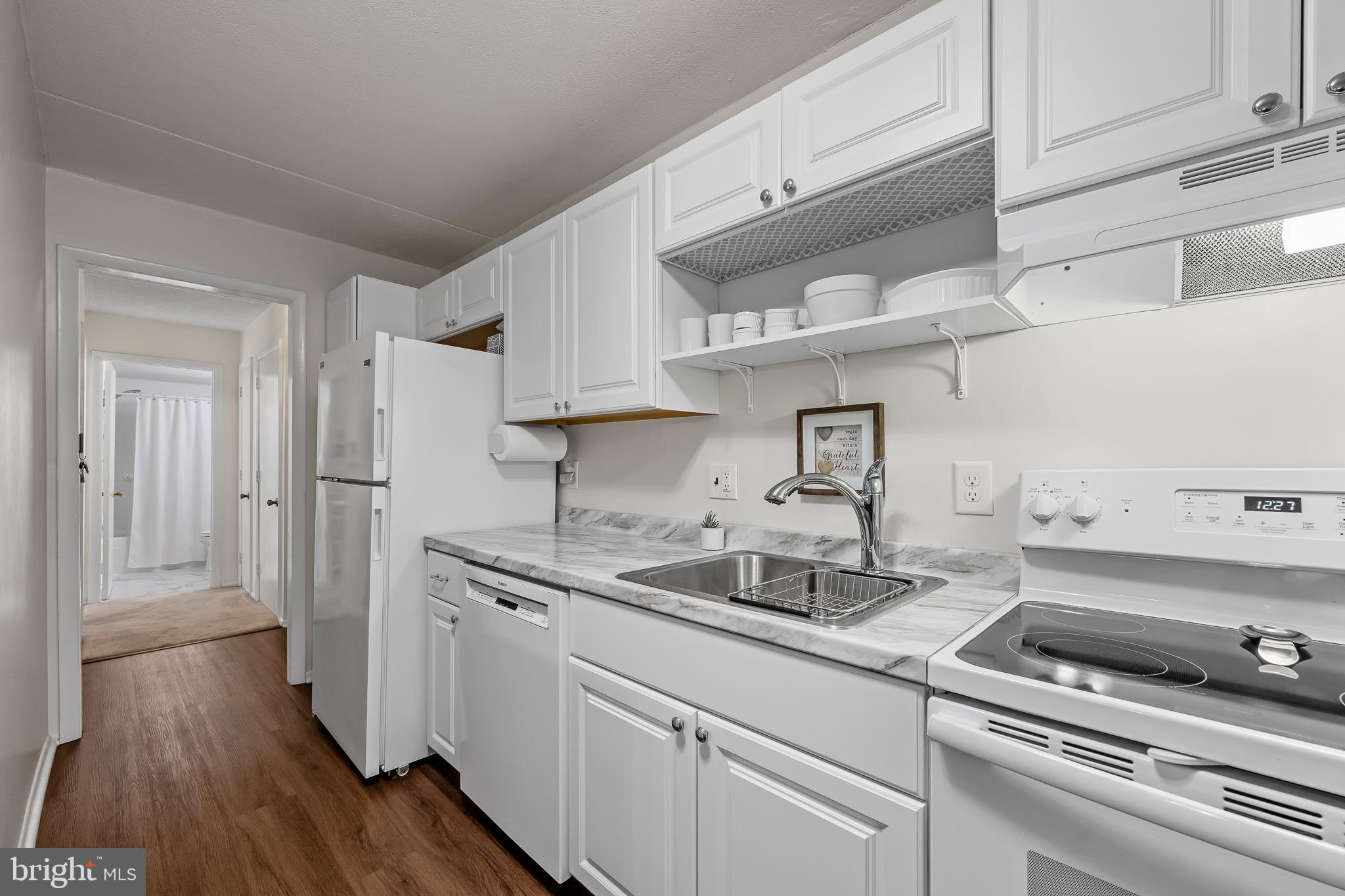 80 Welsh Tract Road, Unit 205 Newark, DE 19713 - Photo 10 of 23 Updated kitchen, electric cooking
