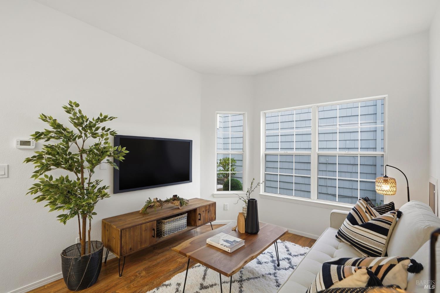 94 Mariners Circle San Rafael, CA 94903 - Photo 12 of 54