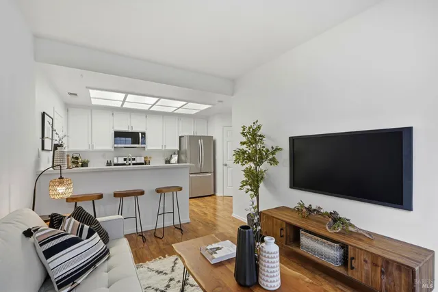 $925,000 | 94 Mariners Circle, San Rafael, CA 94903