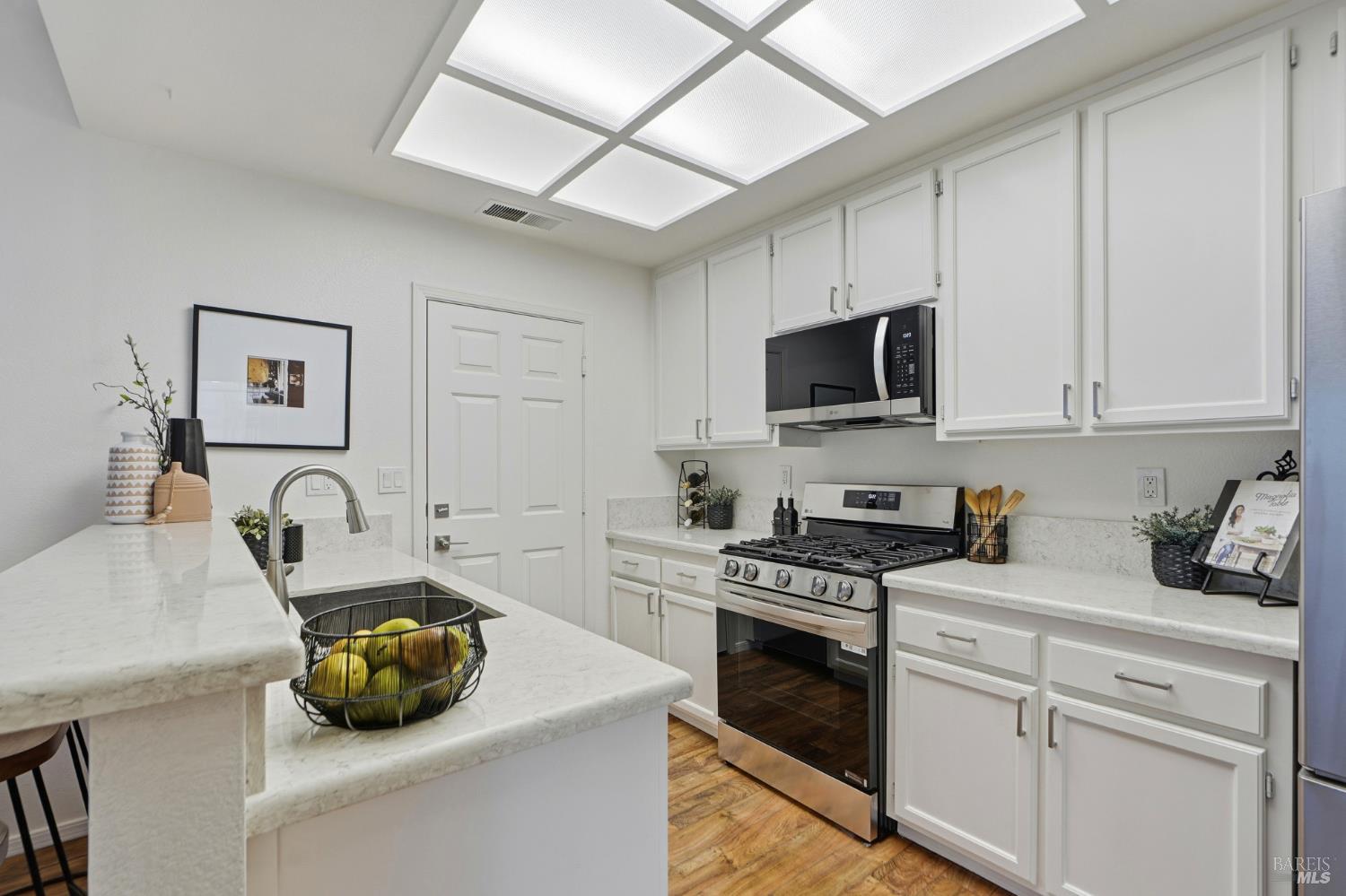 94 Mariners Circle San Rafael, CA 94903 - Photo 15 of 54