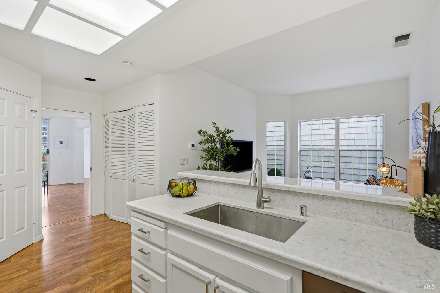 94 Mariners Circle San Rafael, CA 94903 - Photo 17 of 54