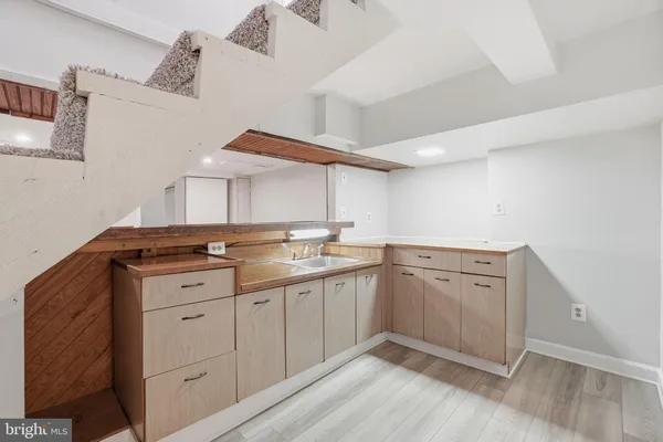 a view of a livingroom with furniture