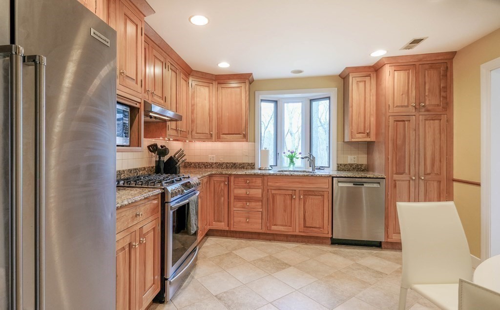 85 Woodridge Road Wayland, MA 01778 - Photo 5 of 14 Gallery Image 5