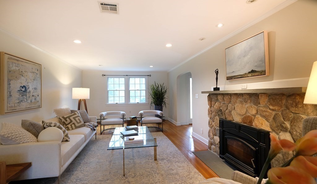 85 Woodridge Road Wayland, MA 01778 - Photo 10 of 14 Gallery Image 10