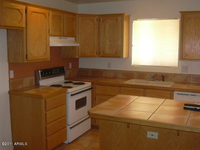 1156 North Vista Road Apache Junction, AZ 85119 - Photo 4 of 7 kITCHEN