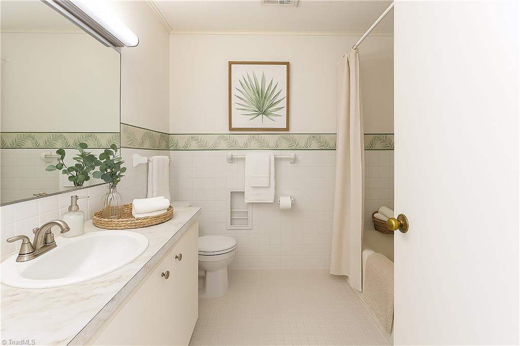 167 Fairway Road Advance, NC 27006 - Photo 17 of 35 full bath in hallway (virtually staged)