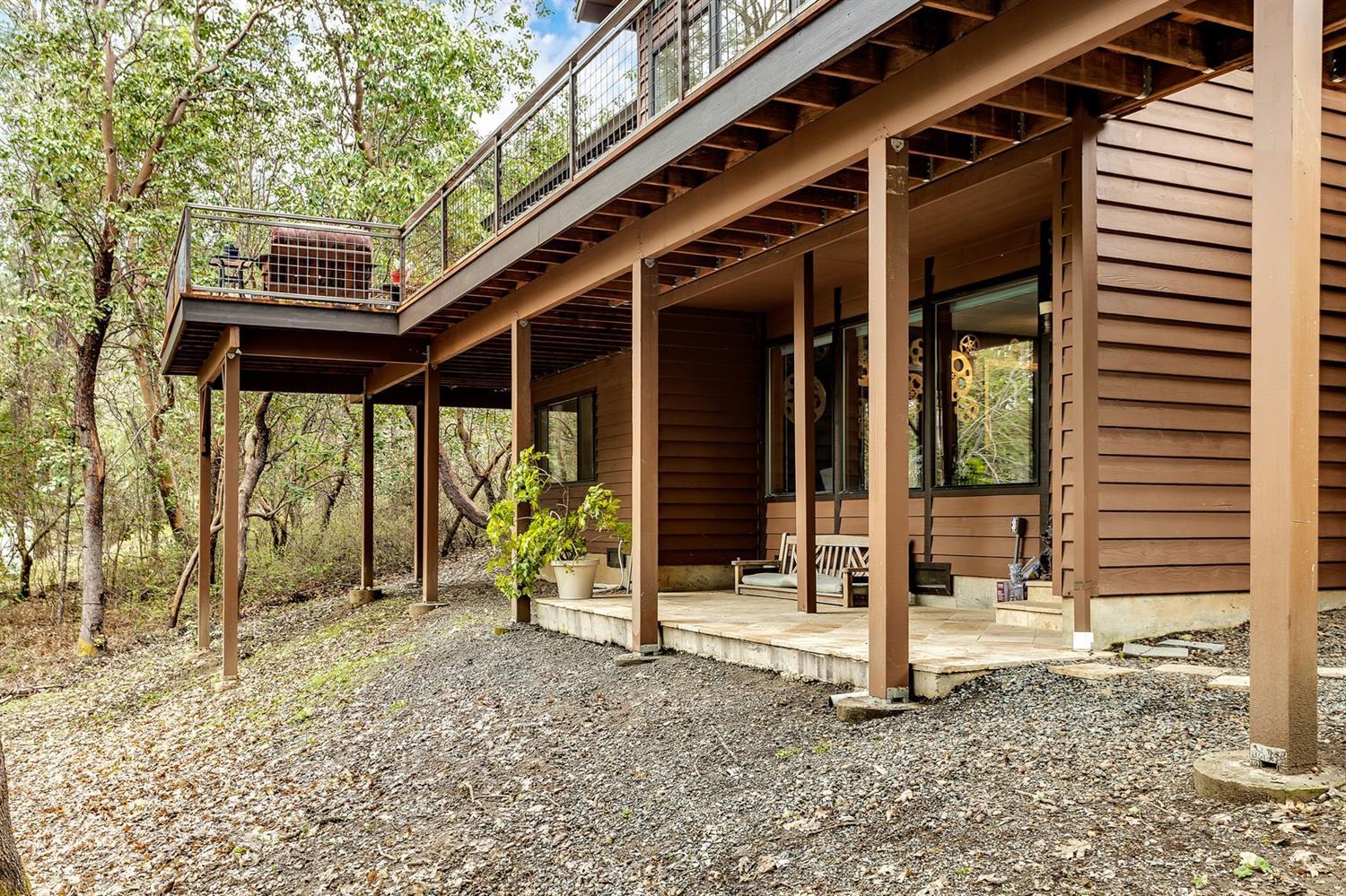 1250 Wards Creek Road Rogue River, OR 97537 - Photo 27 of 32 Lower level porch!