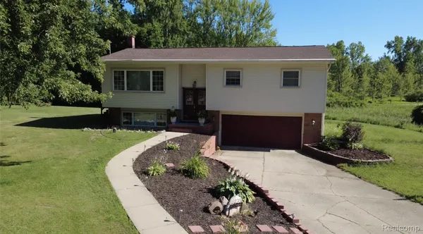 $359,900 | 2201 Maple Grove Road, Jackson, MI 49201