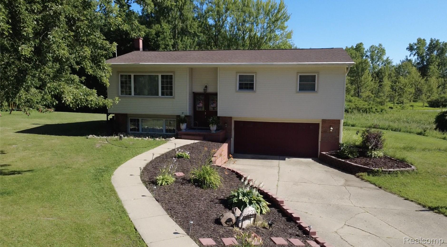 2201 Maple Grove Road Jackson, MI 49201 - Photo 1 of 21 f63d2af8-f55b-4143-90bd-189421f89a5c.jpg