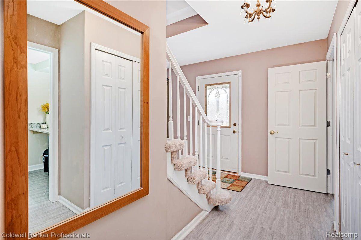 611 Timberline Drive Rochester, MI 48309 - Photo 6 of 43 Gallery Image 6