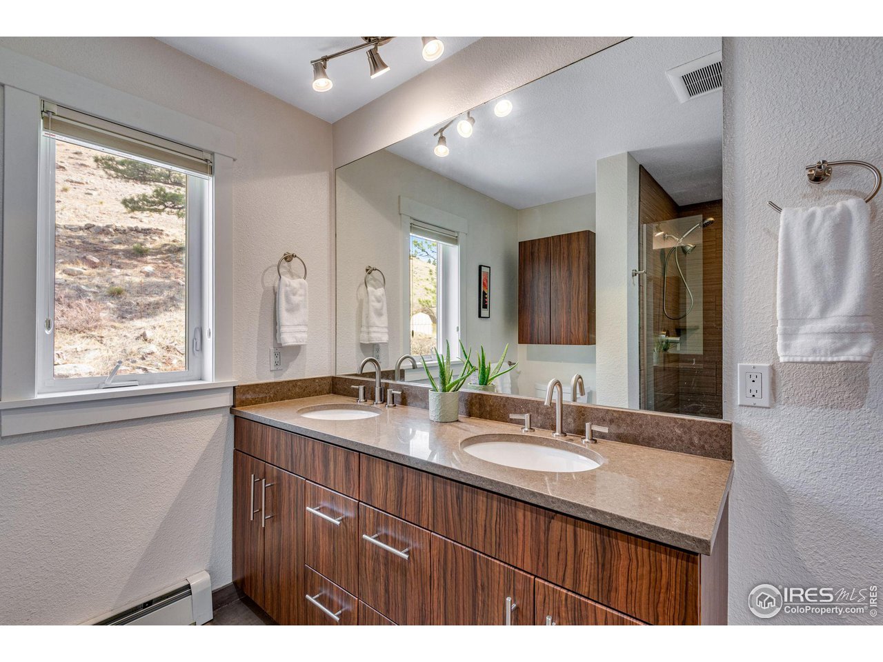5508 Olde Stage Road Boulder, CO 80302 - Photo 19 of 40 Primary Bathroom