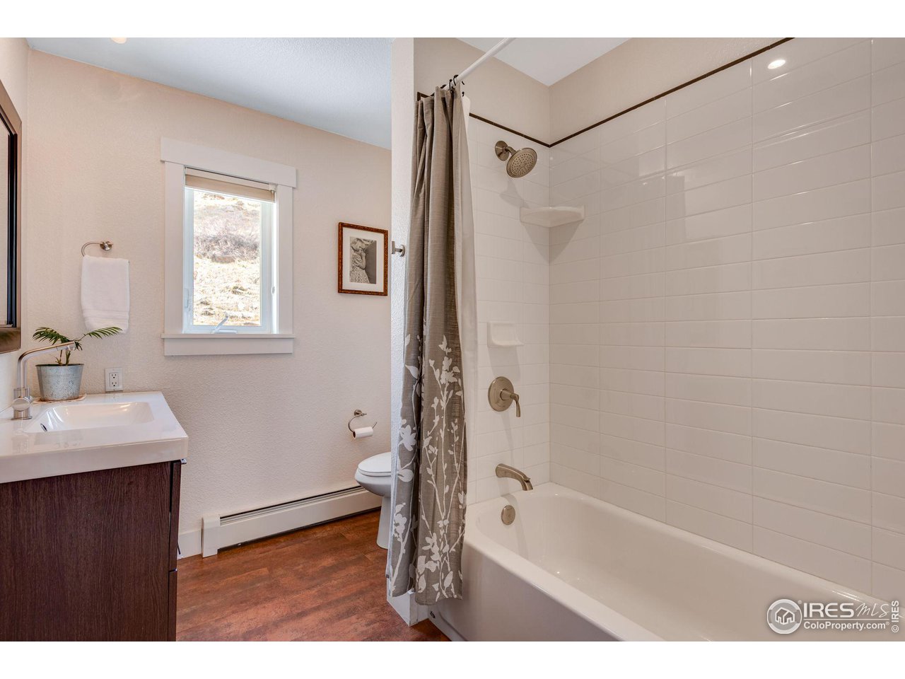 5508 Olde Stage Road Boulder, CO 80302 - Photo 24 of 40 Main Level Full Bathroom
