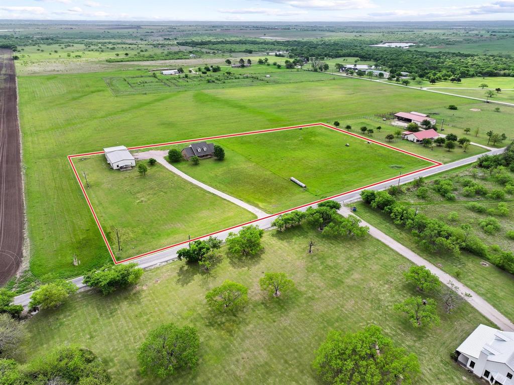 386 Scoggins Road Tioga, TX 76271 - Photo 2 of 30