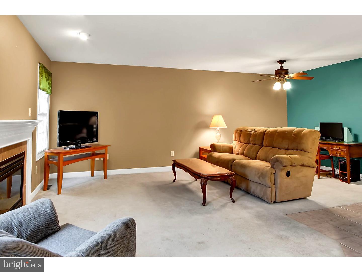 28 Michigan Drive Sinking Spring, PA 19608 - Photo 4 of 24 Living Room