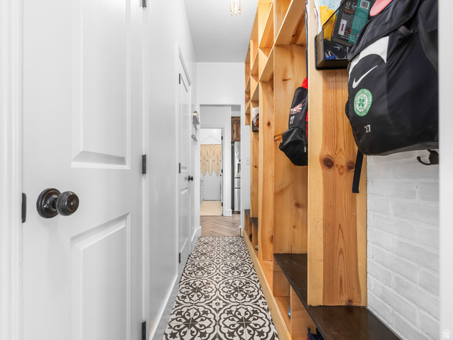256 West Horizon Loop Payson, UT 84651 - Photo 5 of 33 View of hallway