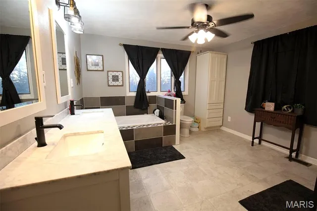 $650,000 | 2415 Zent Drive, Vandalia, IL 62471