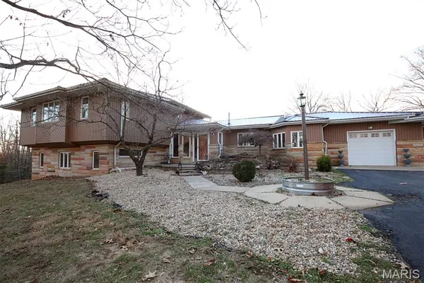 $594,900 | 2415 Zent Drive, Vandalia, IL 62471