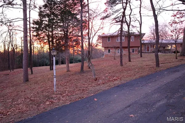 $594,900 | 2415 Zent Drive, Vandalia, IL 62471