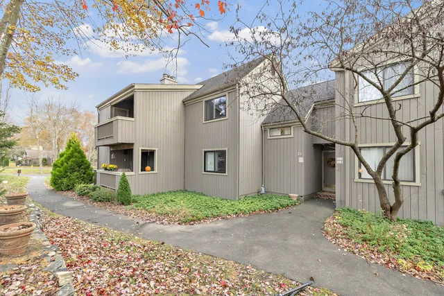 $399,000 | 35 Algonquin Lane, Unit D, Stratford, CT 06614