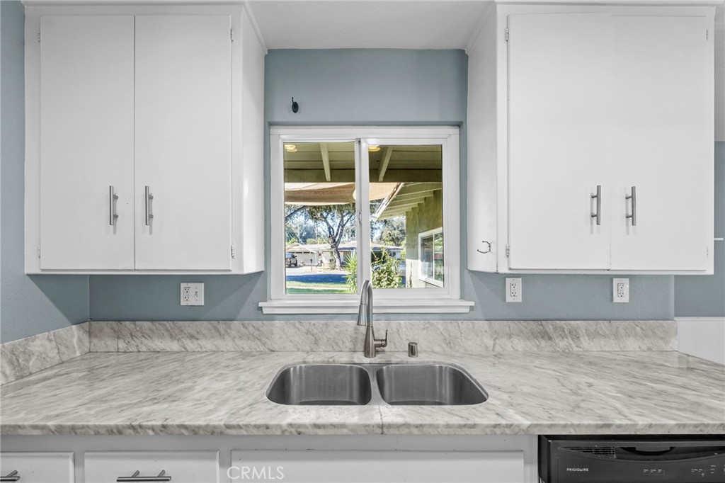 2943 Gertrude Street Riverside, CA 92506 - Photo 8 of 44 Gallery Image 8