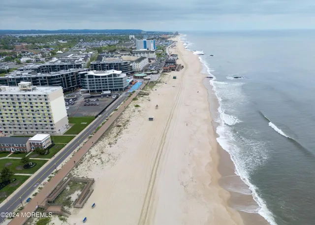 a view of a tennis court