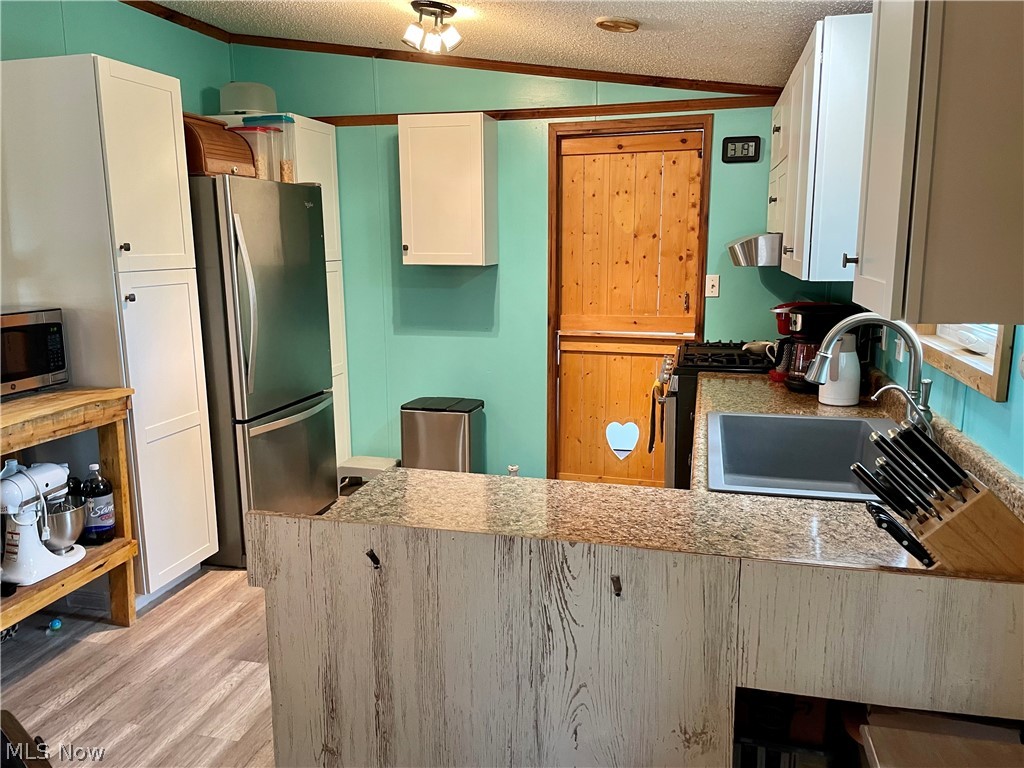 17051 West Middletown Road Beloit, OH 44609 - Photo 8 of 26 All appliances remain