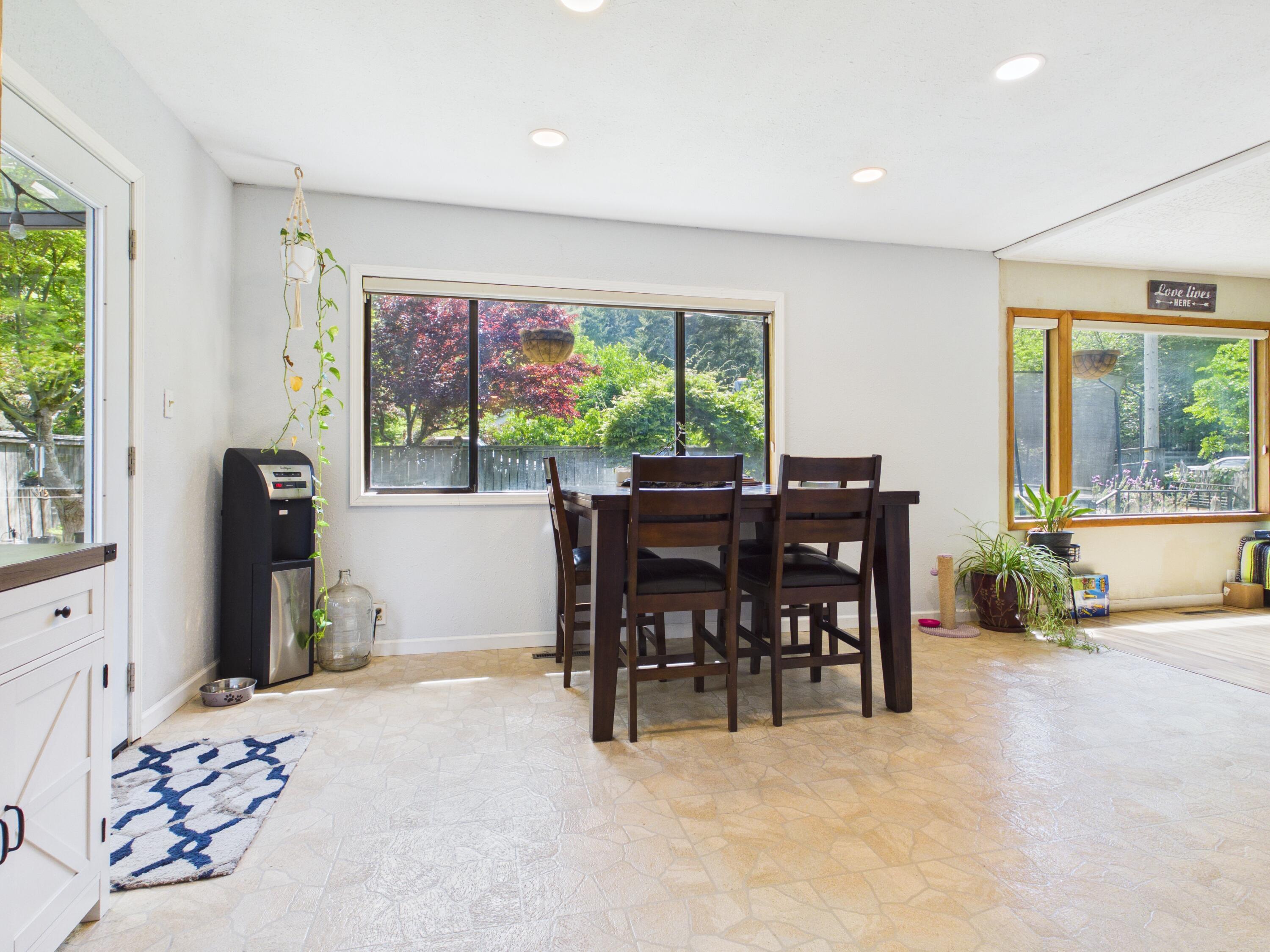 56 River Road Miranda, CA 95553 - Photo 11 of 35