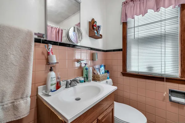 $350,000 | 398-402 Boston Post Road, Waterford, CT 06385