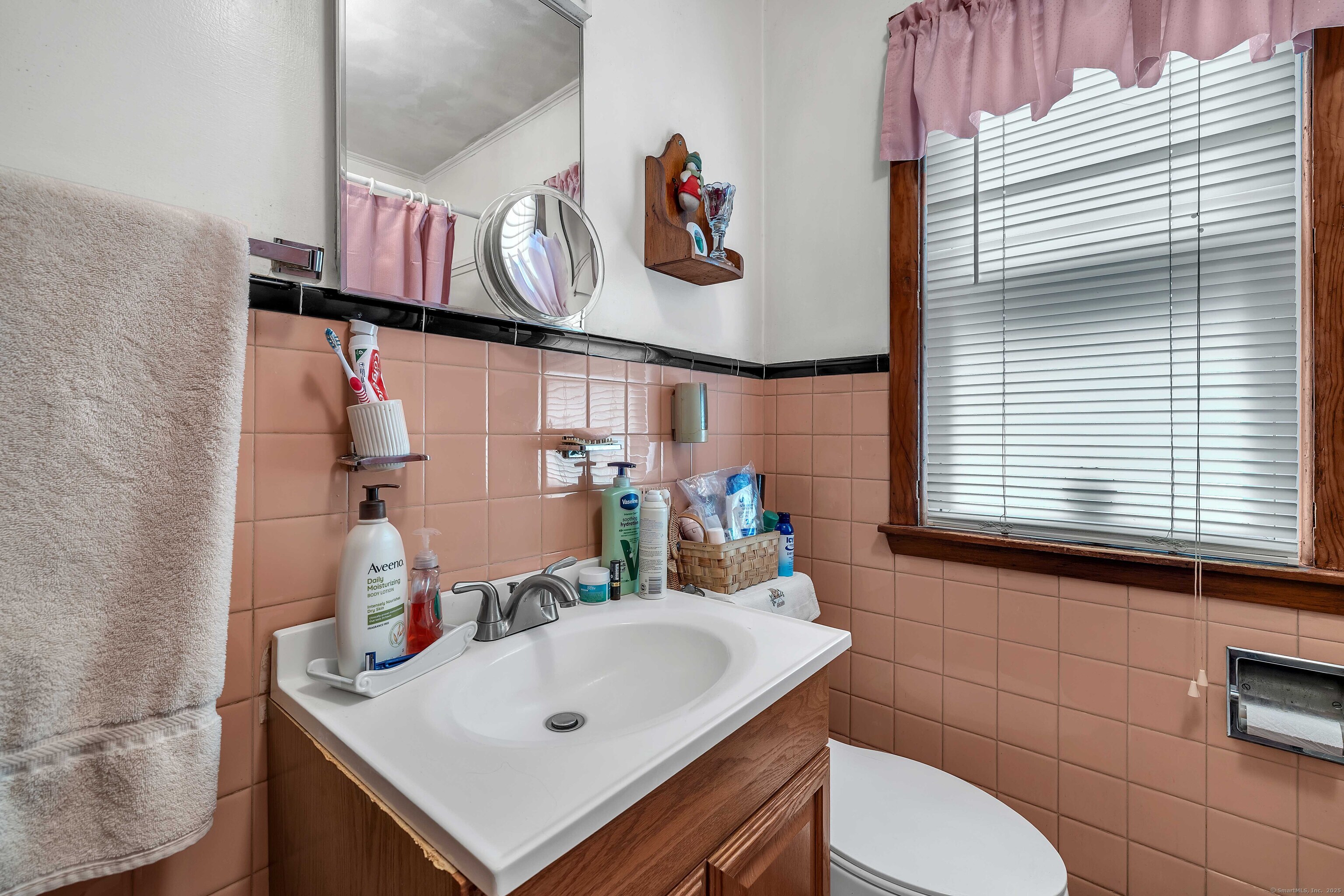 398 Boston Post Road Waterford, CT 06385 - Photo 16 of 40